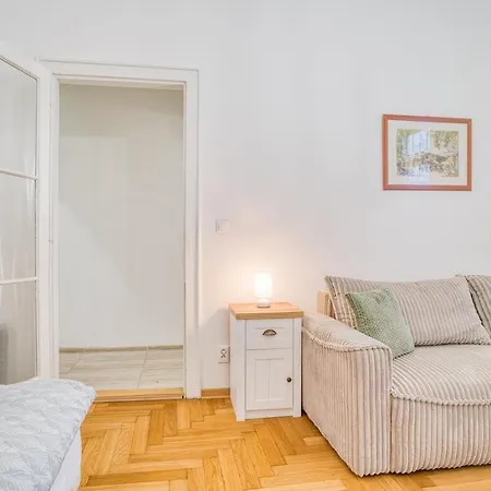 Charming Downtown Apartment